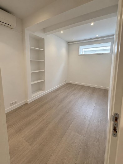 Kamer - Nieuwezijds Voorburgwal - Amsterdam